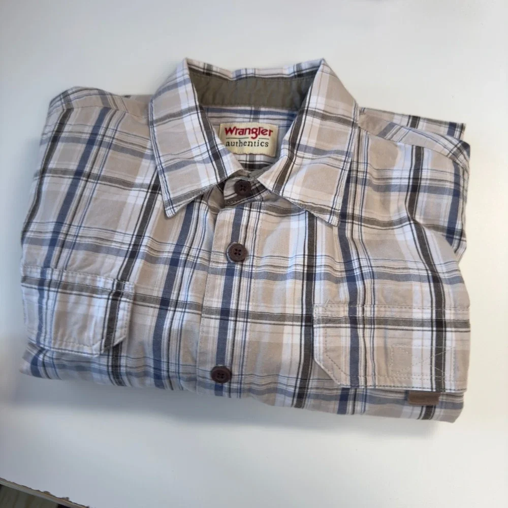 Wrangler Authentics Shirt Men's Large Tan Blue‎ Plaid Button Down Short Sleeve